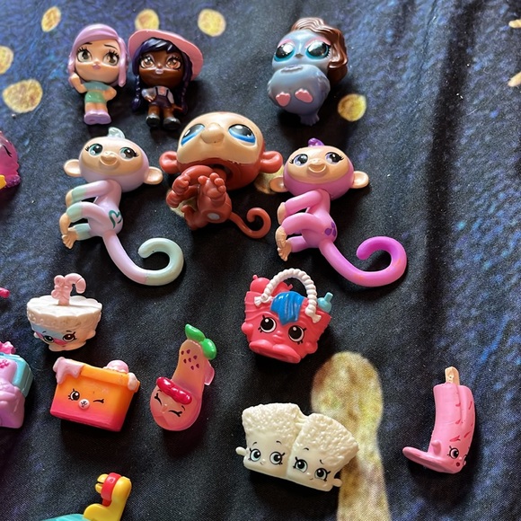 BIG 30pc set SHOPKINS CAR-FINGERLINGS🐒🎁Hatchables,LOL 🦉 2 POLLY POCKET GIRLS - Picture 6 of 8